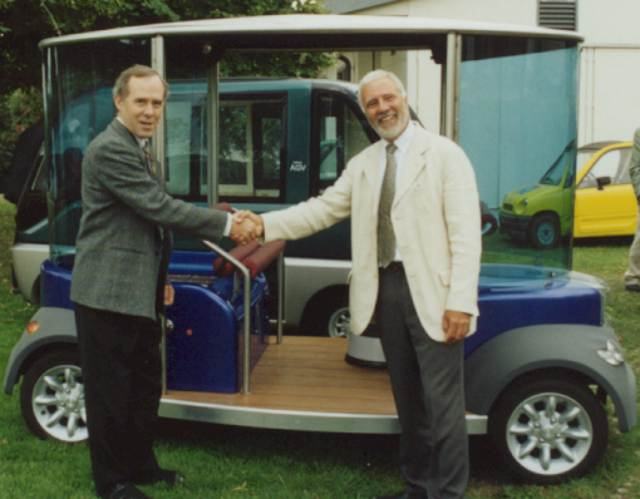 cybercar.jpg (37624 bytes)
